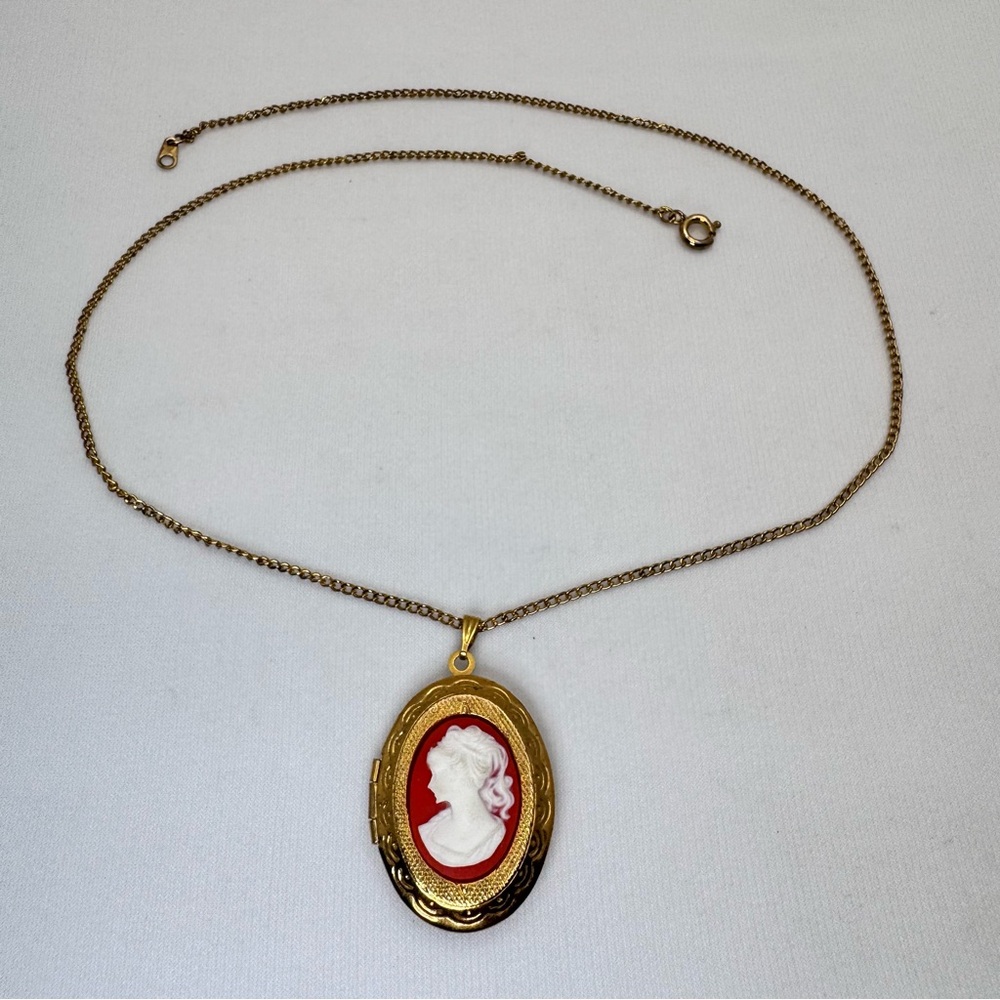 Vintage Gold Tone Cameo Locket Necklace Victorian Style Pendant Art Deco